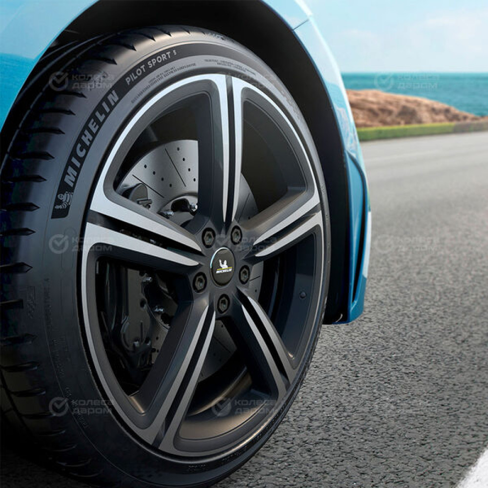 Michelin Pilot Sport 5 235/40 R18 95Y