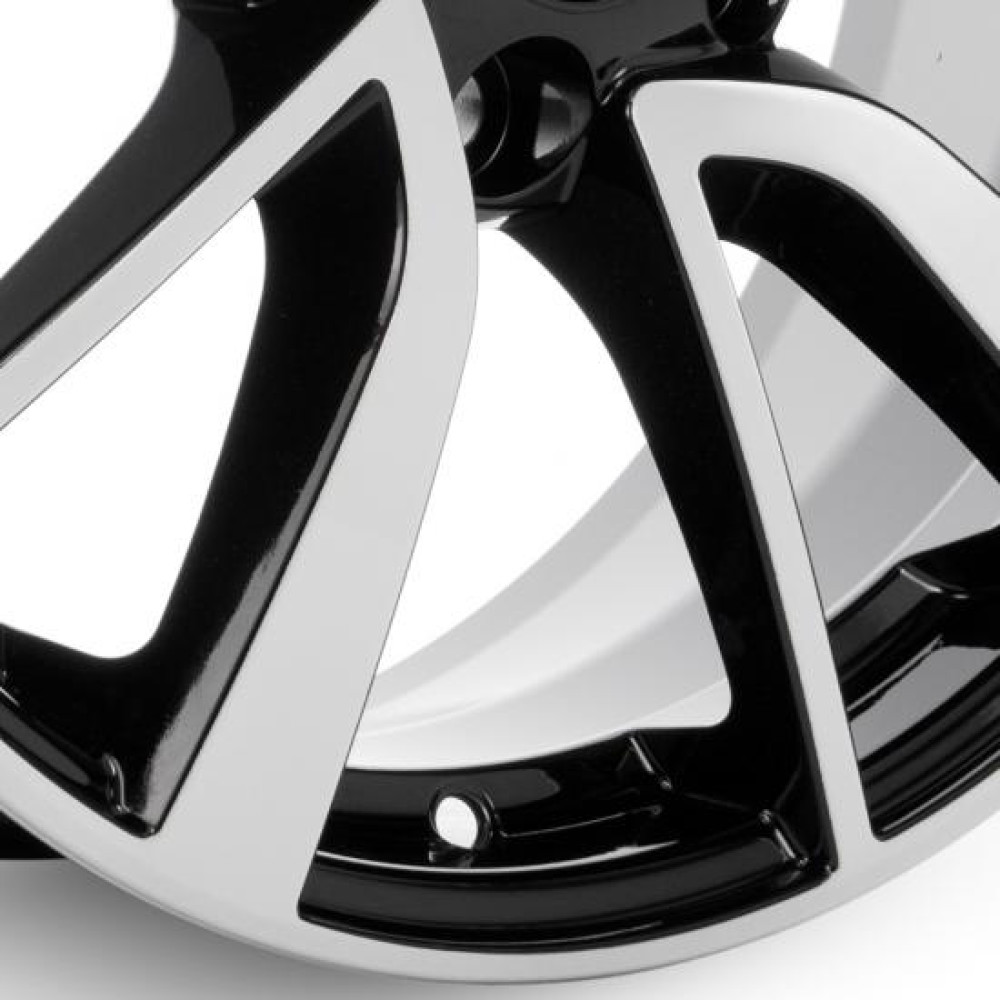 Легковой диск Remain R162 7x17 5x114,3 ET39 60,1 Алмаз черный