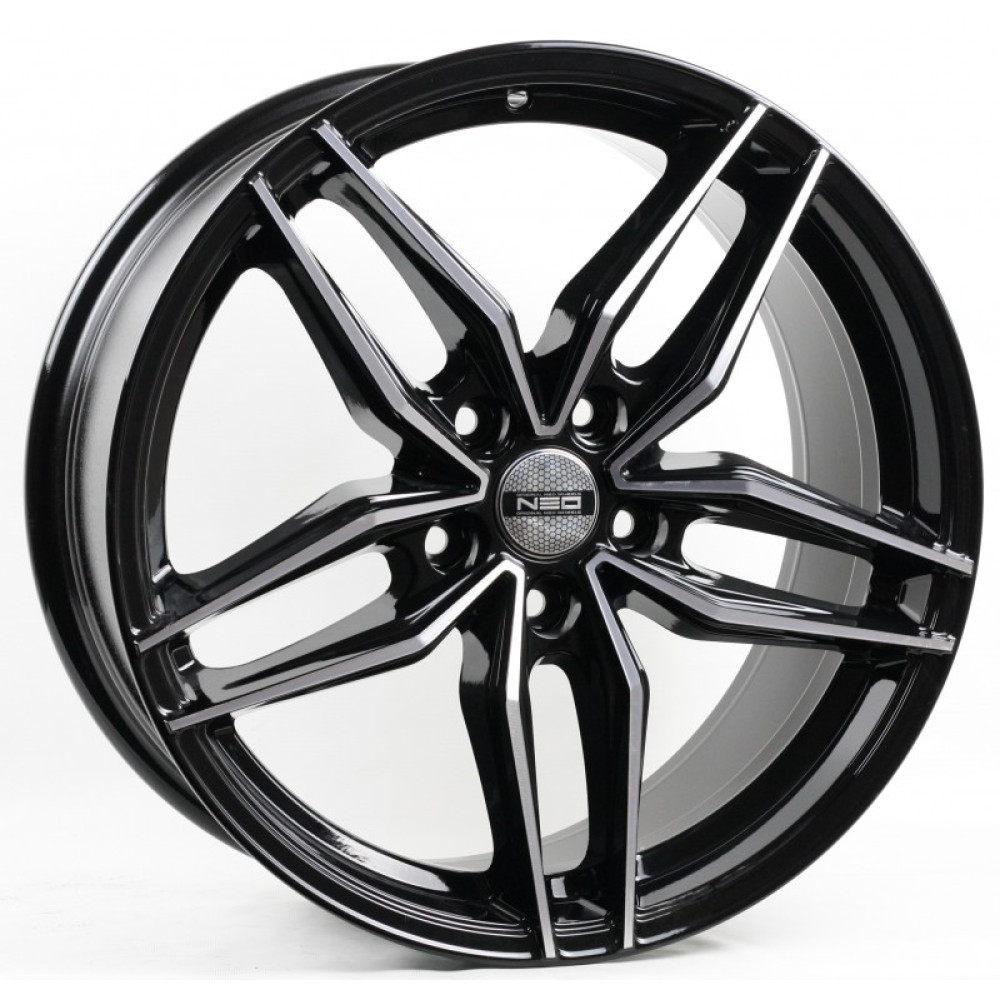 Легковой диск Neo Wheels 882 8x18 5x114,3 ET45 67,1 BL